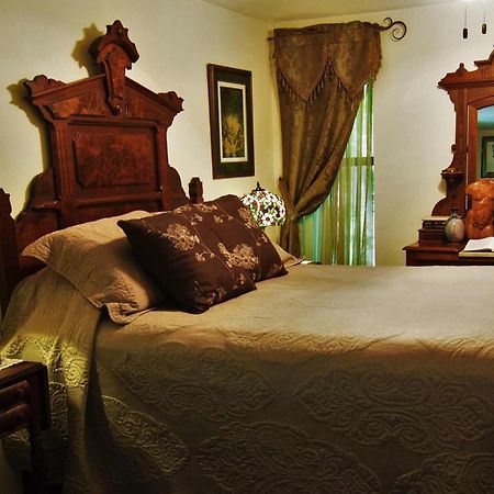 Benton Place Inn Юрека Спрингс Стая снимка