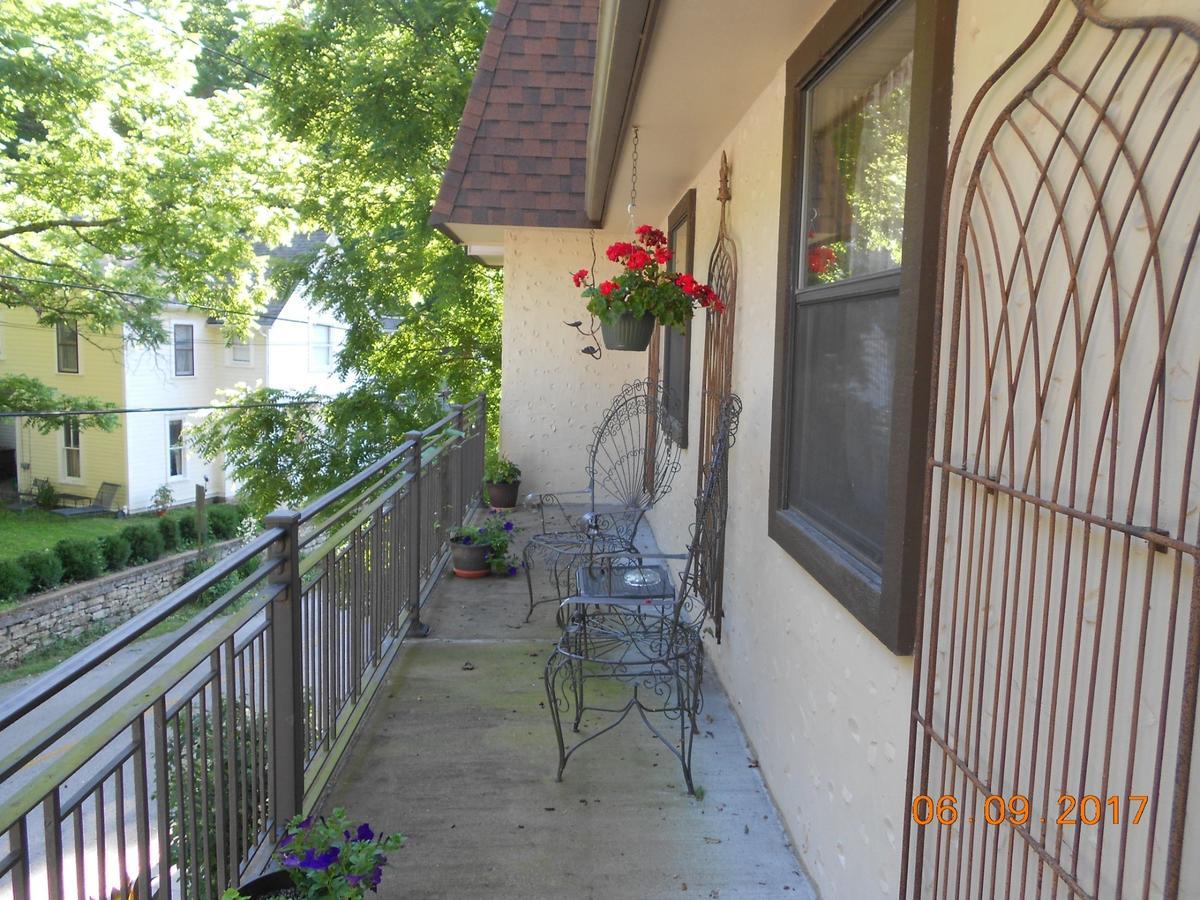 Benton Place Inn Юрека Спрингс Екстериор снимка